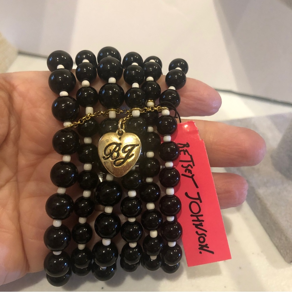NWT Betsey Johnson Bracelet- stretch 6 strand black & white beaded w/ gold charm - Picture 9 of 10